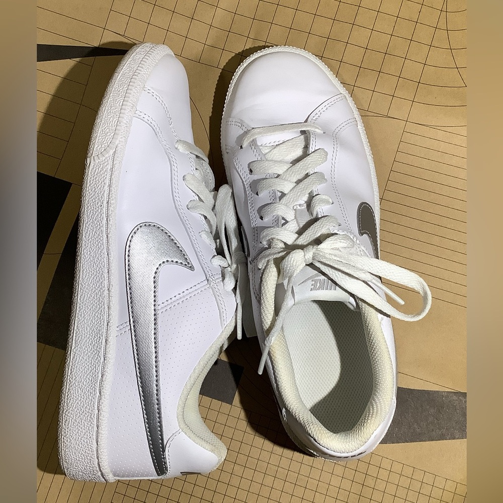 Nike White and Silver Low-Top Sneakers - Picture 3 of 13
